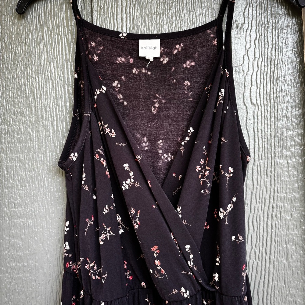 Kaileigh Floral V-Neck Jumpsuit - Size Medium - Picture 2 of 11